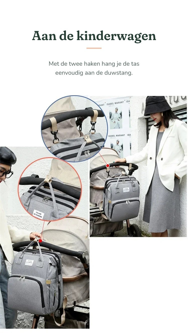 Met twee haken hang je de tas aan de kinderwagen